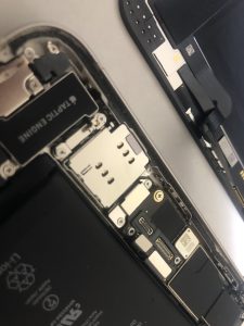 SIMなし不具合】SIMカードを読み込まなくなったiPhone12を修理して直す